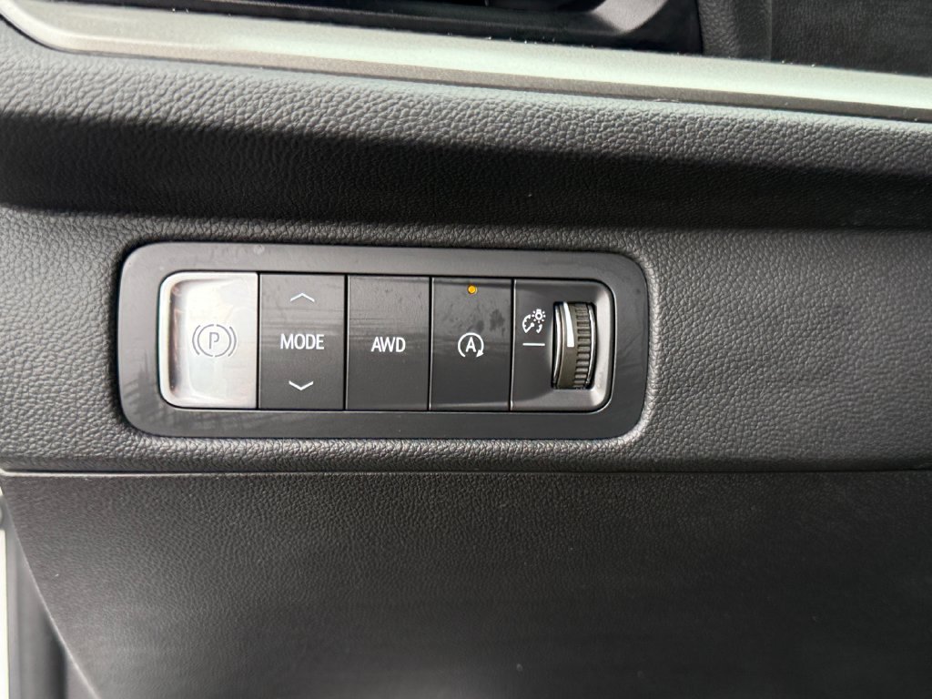 Used 2025 Chevrolet Traverse LT w/ Sun and Wheel Package AWD/4WD image 21