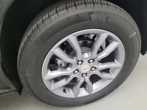 Used 2023 GMC Terrain SLT w/ Infotainment Package II AWD/4WD image 31