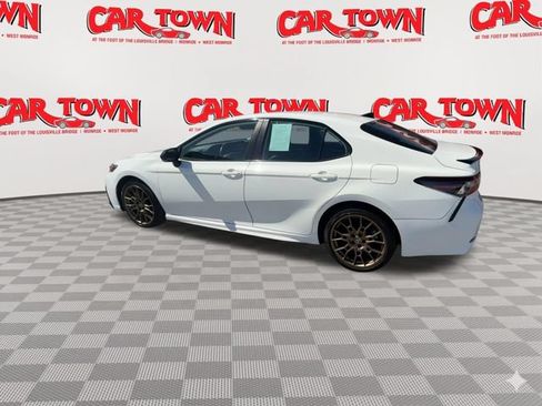 Used 2024 Toyota Camry SE FWD image 6