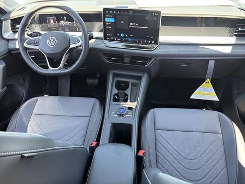 New 2026 Volkswagen Tiguan SE FWD image 11