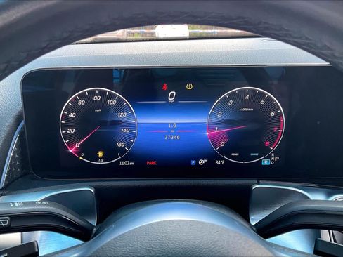 Used 2025 Mercedes-Benz GLB 250 4MATIC image 26