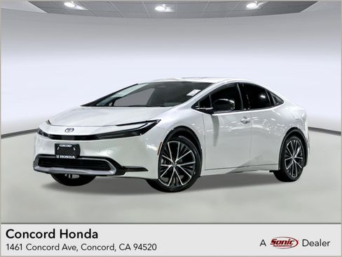 Used 2023 Toyota Prius XLE image 1
