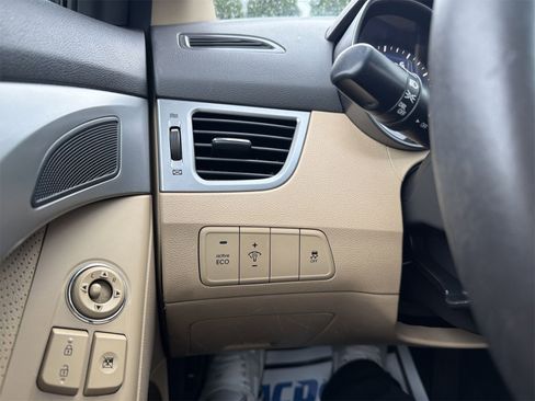 Used 2013 Hyundai Elantra Limited w/ Technology Pkg image 18