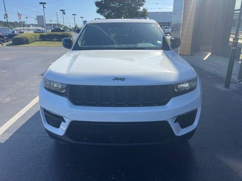 New 2025 Jeep Grand Cherokee Limited w/ Luxury Tech Group II image 2