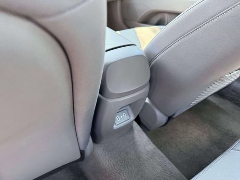 Used 2025 Hyundai Elantra SEL FWD image 12