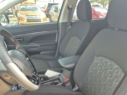 Used 2025 Mitsubishi Outlander Sport LE image 11