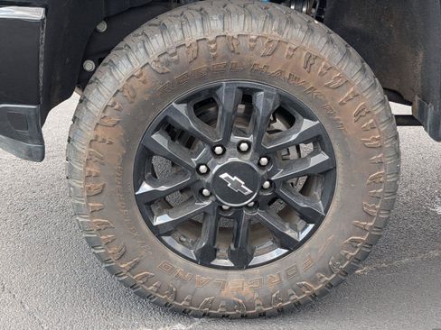 Used 2025 Chevrolet Silverado 2500 ZR2 w/ Technology Package AWD/4WD image 10