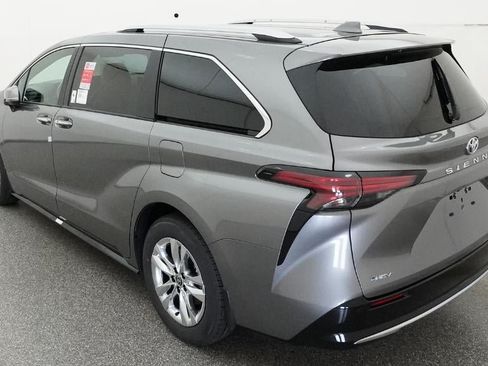 New 2026 Toyota Sienna Limited FWD image 5