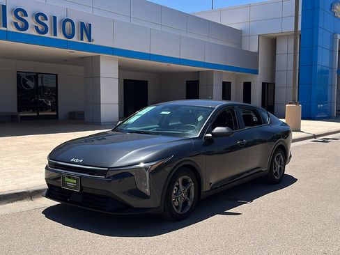 Used 2025 Kia K4 FWD image 3