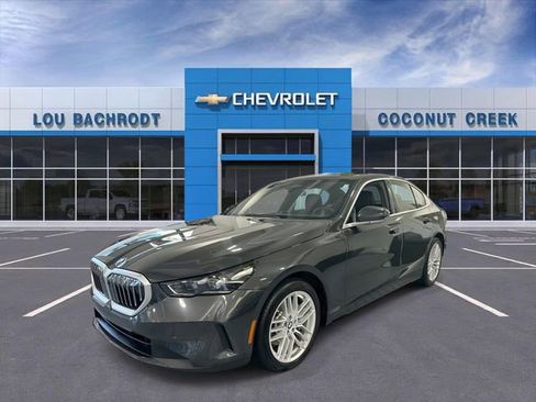 Used 2024 BMW 530i w/ Premium Package image 4