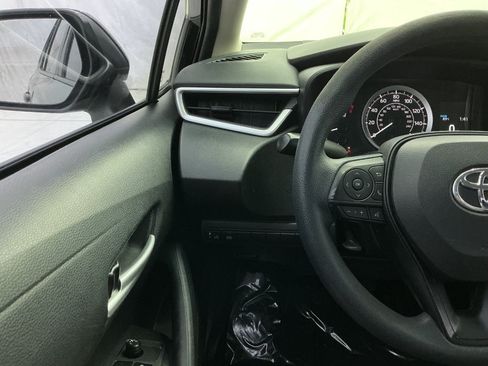 Used 2021 Toyota Corolla LE FWD image 32