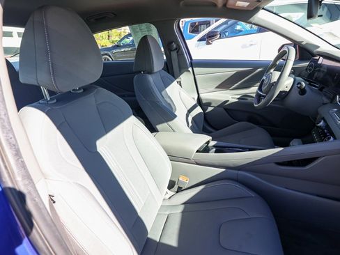 Used 2023 Hyundai Elantra SEL w/ Convenience Package image 20