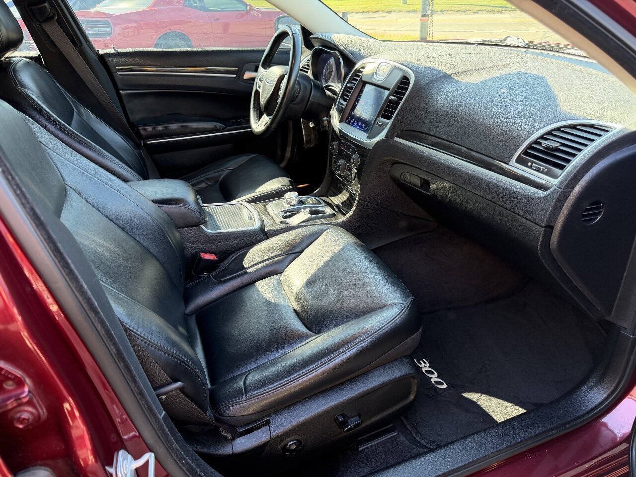 Used 2017 Chrysler 300 Limited RWD image 8