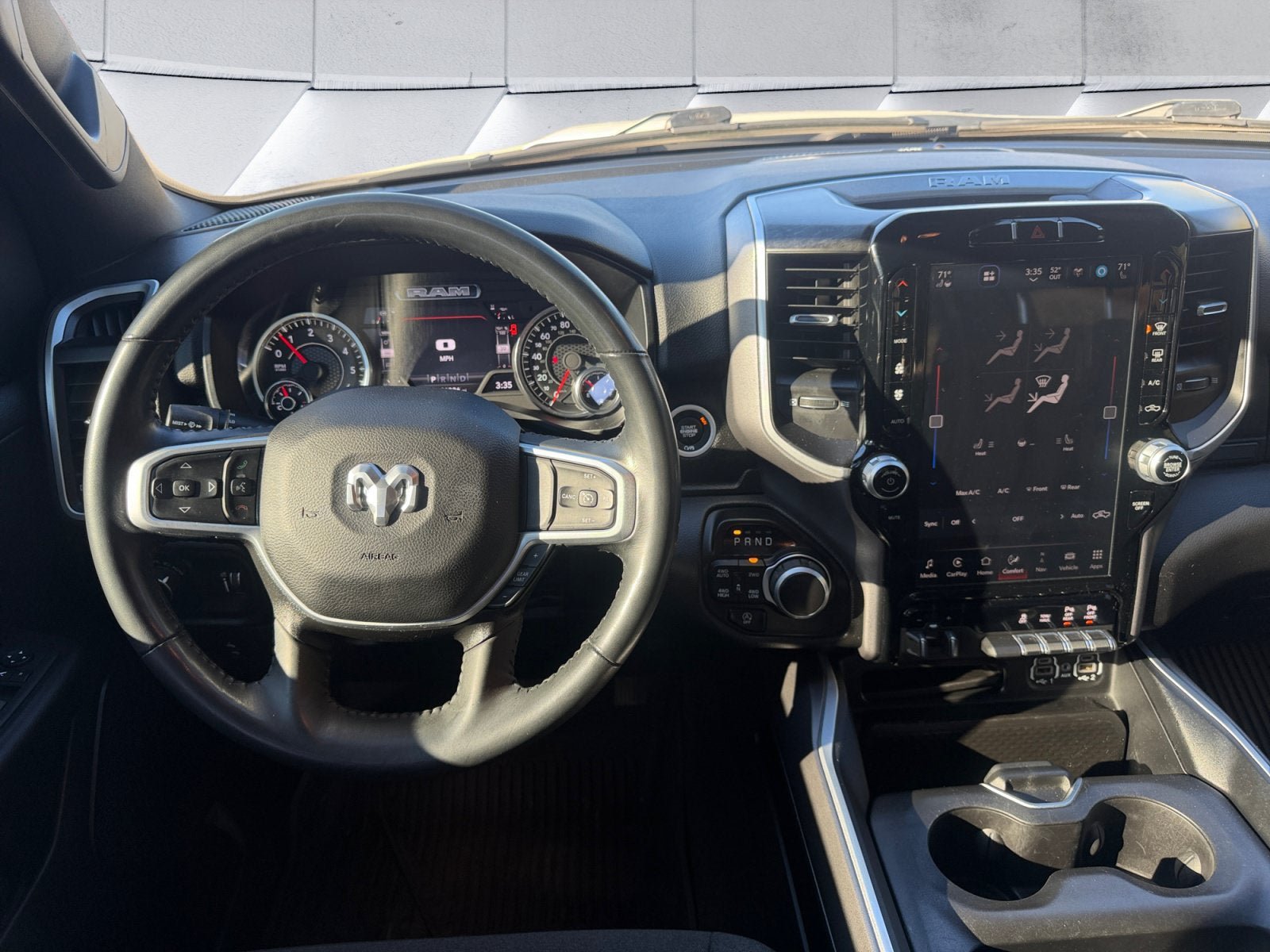 Used 2023 RAM 1500 4x4 Crew Cab image 10