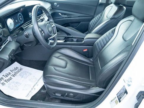 Used 2025 Hyundai Elantra Limited image 16