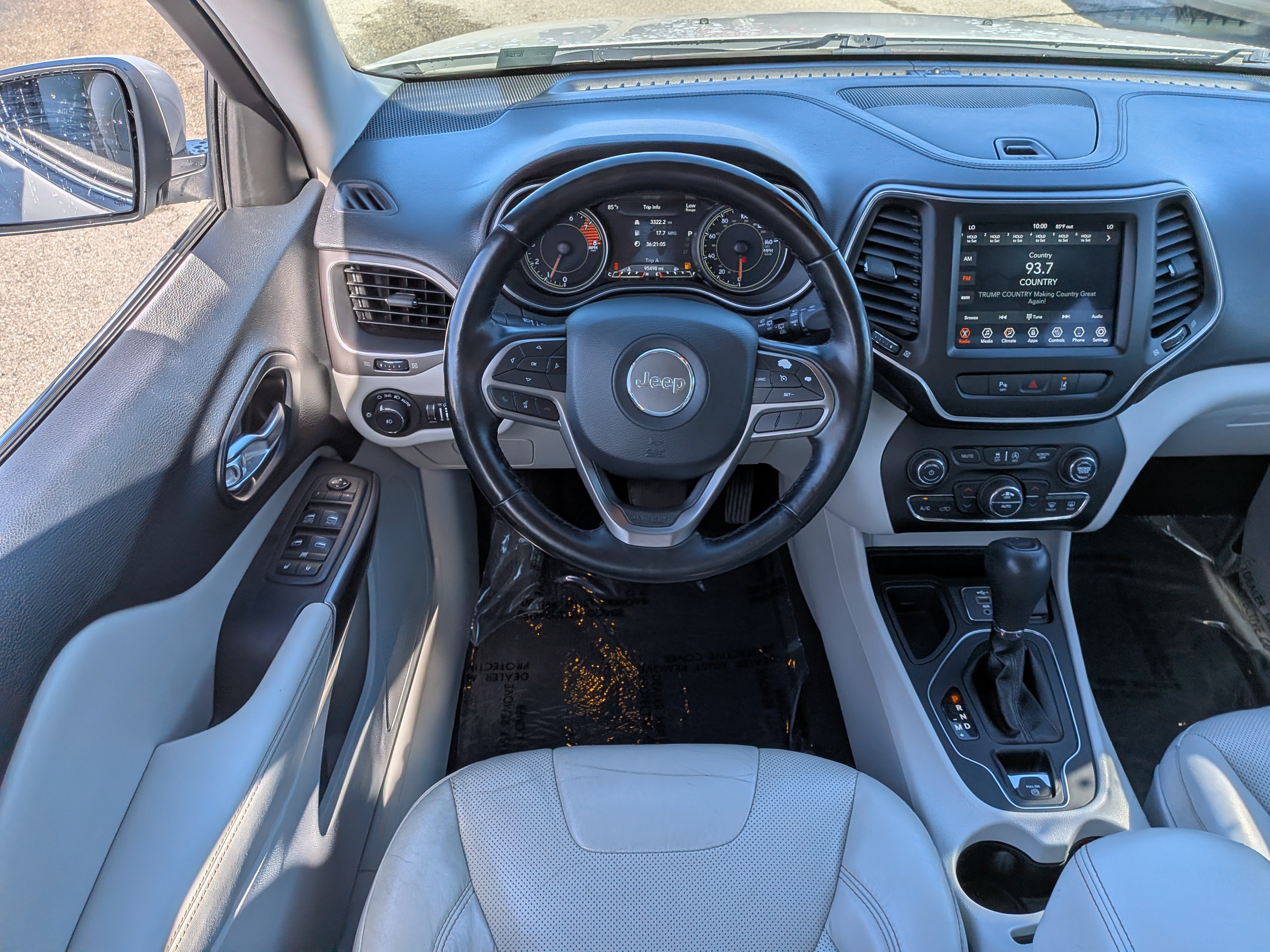 Used 2021 Jeep Cherokee Latitude Lux w/ Comfort/Convenience Group FWD image 18