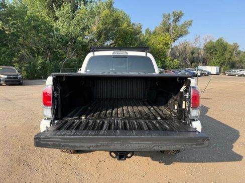 Used 2023 Toyota Tacoma TRD Off-Road w/ Technology Package AWD/4WD image 17