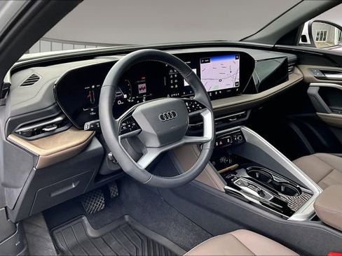 Used 2025 Audi Q5 Premium w/ Convenience Package AWD/4WD image 17