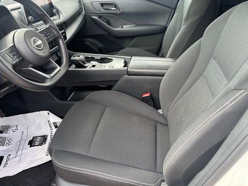 Used 2024 Nissan Rogue S image 9