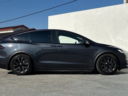 Used 2024 Tesla Model X image 2