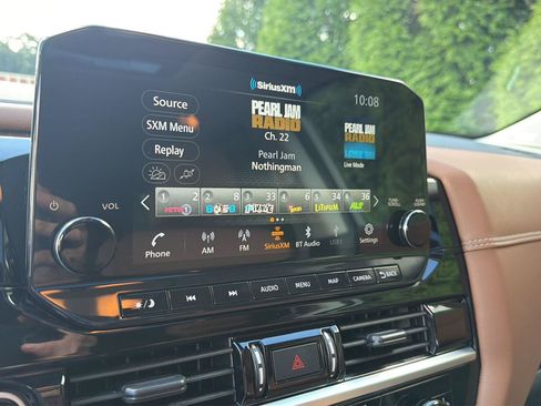 Used 2023 Nissan Pathfinder Platinum FWD image 24
