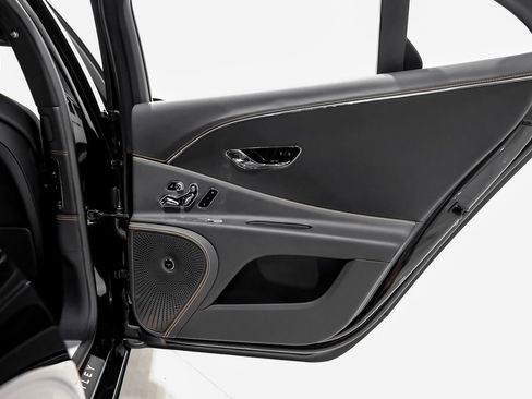 Used 2024 Bentley Flying Spur V8 image 47