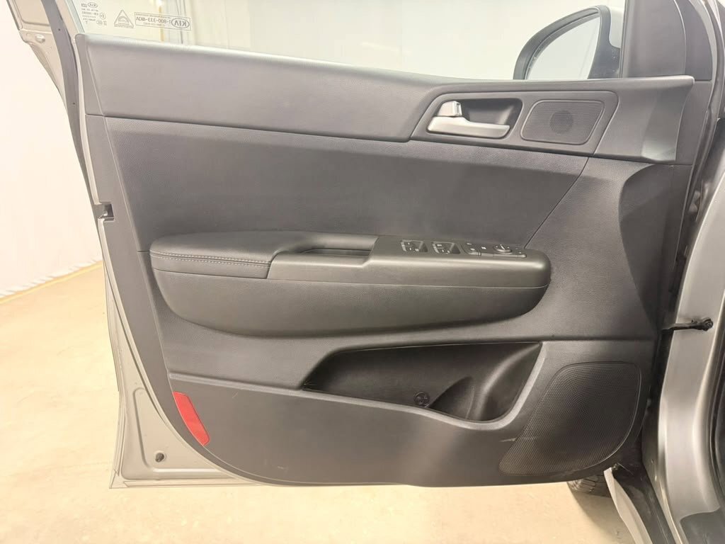 Used 2021 Kia Sportage LX AWD/4WD image 23