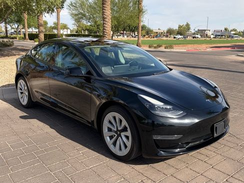 Used 2023 Tesla Model 3 Standard Range RWD image 1