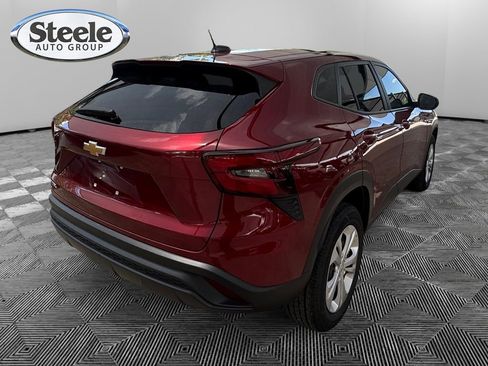 Used 2024 Chevrolet Trax LS FWD image 5
