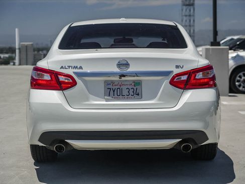 Used 2016 Nissan Altima 2.5 SV w/ Convenience Package FWD image 7