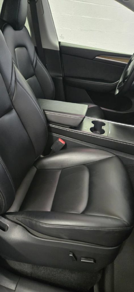 Used 2023 Tesla Model Y AWD image 9