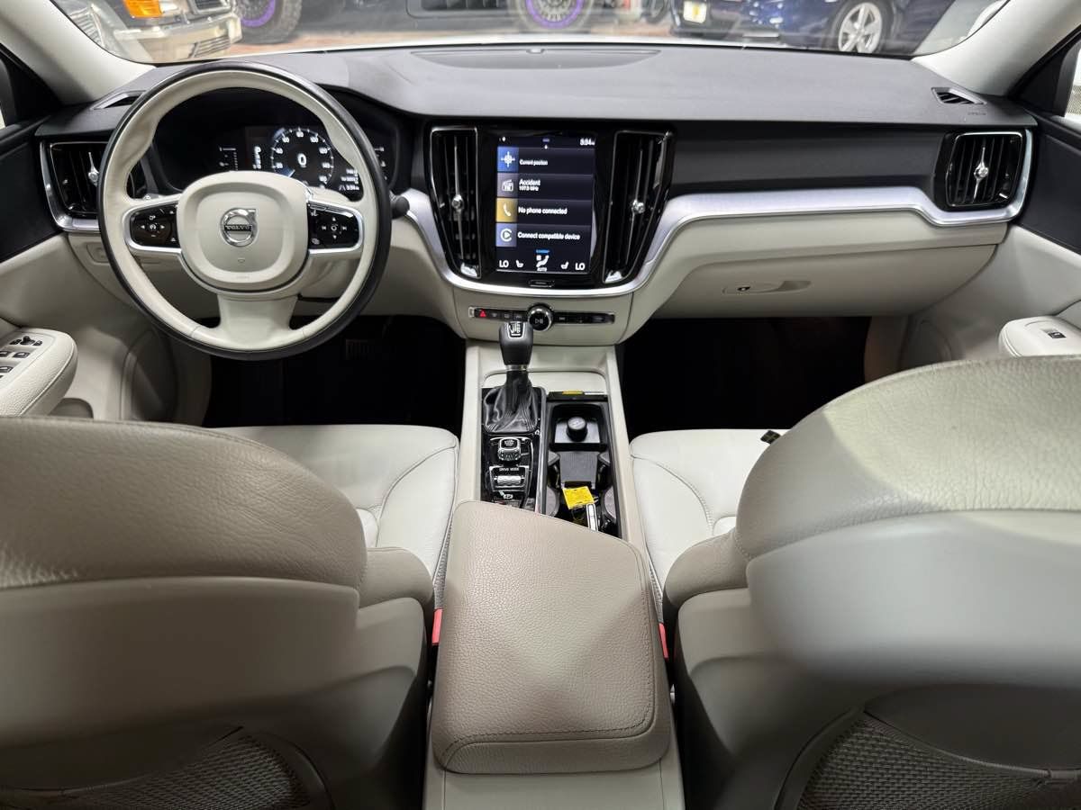 Used 2019 Volvo S60 T5 Momentum w/ Premium Package FWD image 10
