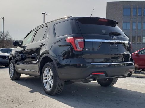 Used 2018 Ford Explorer XLT w/ Equipment Group 202A image 7