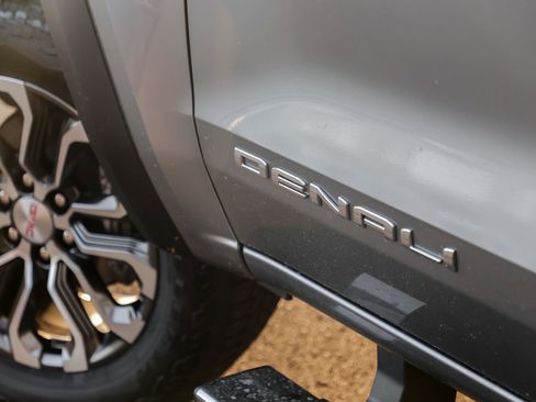 New 2026 GMC Canyon Denali image 5