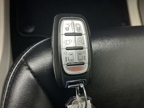 Used 2024 Chrysler Pacifica Touring-L image 26