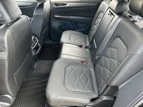Used 2024 Volkswagen Atlas Cross Sport SE FWD image 24