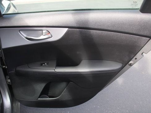 Used 2022 Kia Forte LXS FWD image 27
