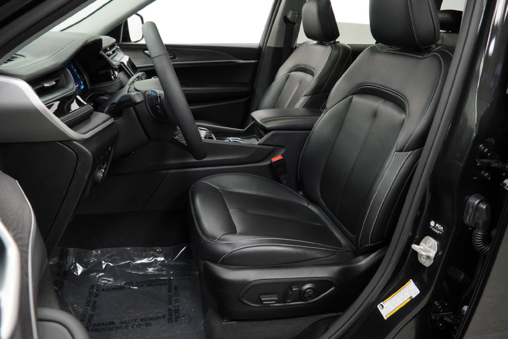 Certified 2023 Jeep Grand Cherokee 4WD 4xe image 3