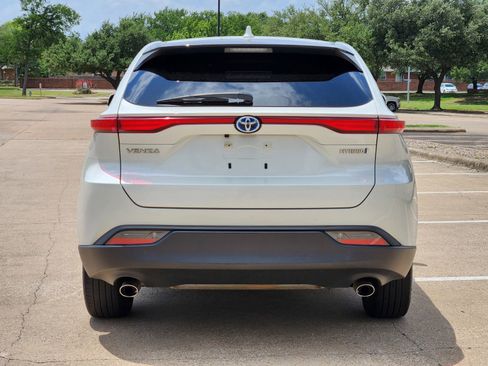 Used 2021 Toyota Venza LE AWD/4WD image 5