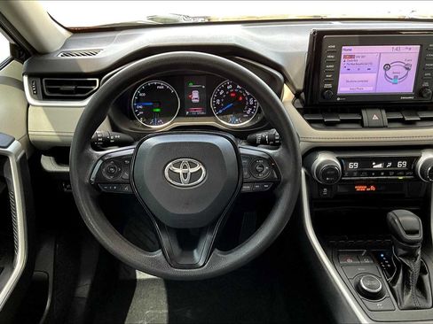 Used 2021 Toyota RAV4 XLE image 5