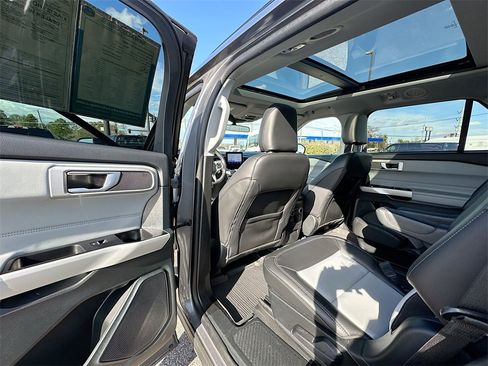Used 2023 Ford Explorer XLT w/ Equipment Group 202A image 17