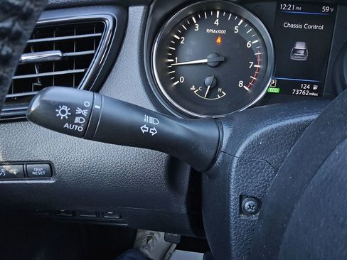 Used 2019 Nissan Rogue SV image 27