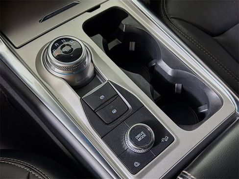 Used 2022 Ford Explorer XLT w/ Equipment Group 202A image 19