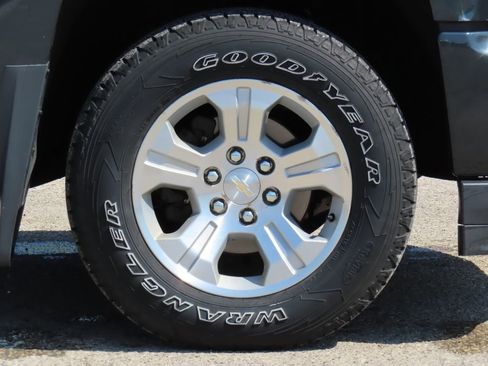 Used 2017 Chevrolet Silverado 1500 LT w/ All Star Edition AWD/4WD image 6
