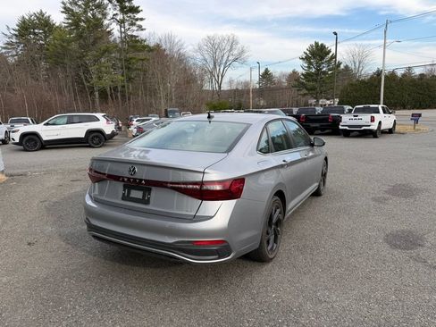 Used 2025 Volkswagen Jetta SE w/ Sunroof Package FWD image 6