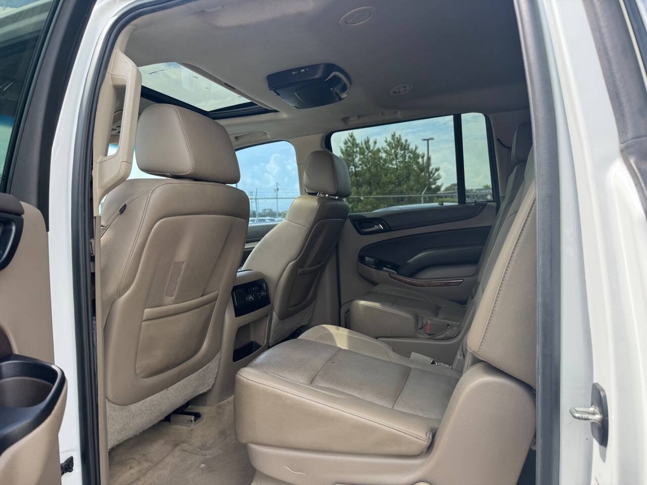 Used 2015 Chevrolet Suburban LTZ RWD image 10