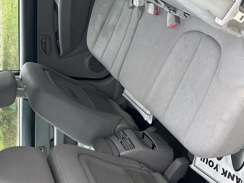 Used 2008 Kia Rondo LX w/ Convenience Pkg image 3