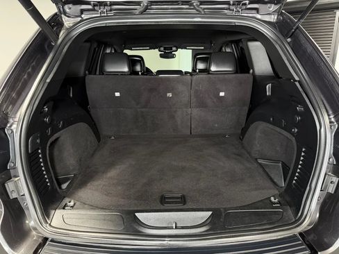 Used 2018 Jeep Grand Cherokee Altitude AWD/4WD image 13