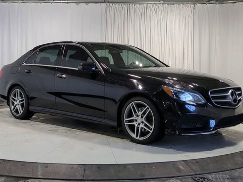 Used 2016 Mercedes-Benz E 400 4MATIC Sedan image 2