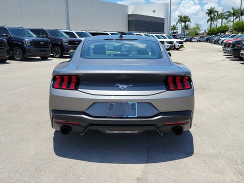 Used 2025 Ford Mustang Coupe RWD image 6